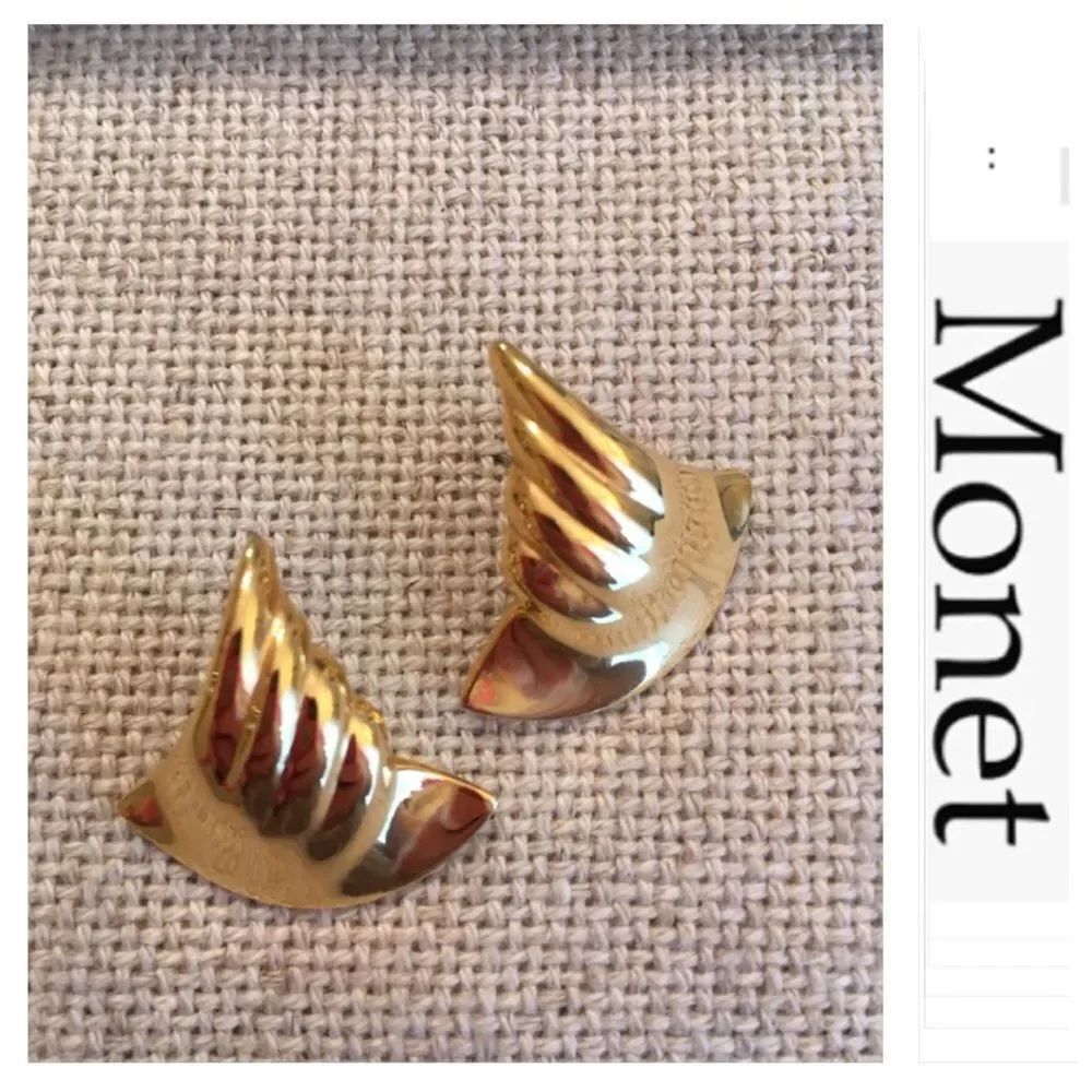 Monet Goldtone Triangles Fan Shaped Earrings  VTG